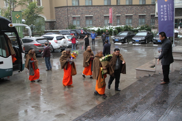 11.6 下午三点 斯里兰卡舍利护送团到达石家庄 IMG_0356.JPG