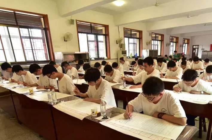 1469239959279577.jpg 640.webp.jpg